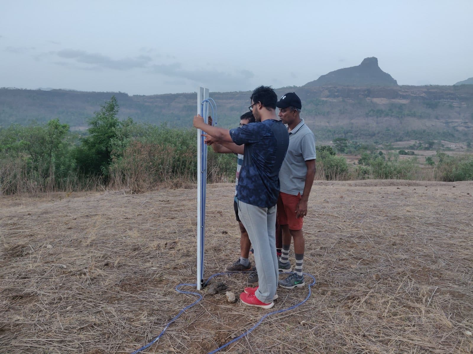 A DIY hydromarker used to find level contours